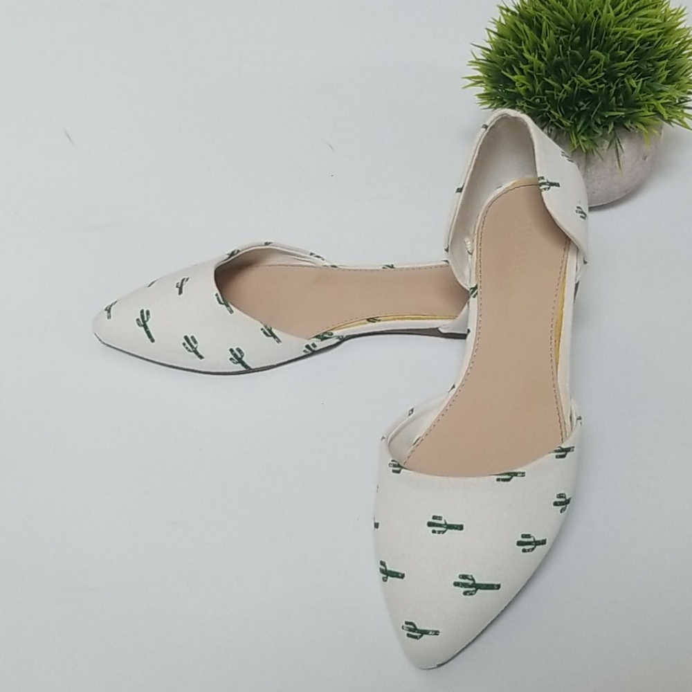 4.FOREVER 21🌵Cactus Print Pointed Toe Canvas Flats